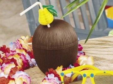 Kokosnuss Becher mit Strohalm